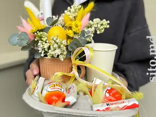 Dăruiește bucurie de Paște cu aranjamente florale pline de suflet