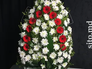 Paștele Blajinilor: alegerea coroanelor și florilor funerare cu respect și grijă