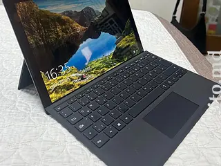 Microsoft Surface Pro 7(i5-1035G4; 8Gb; SSD 256Gb)